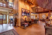 Steps from Four O Clock Run, Spacious and Charming  Ski-In/Ski-Out Retreat