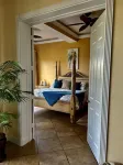 "Barcelona Breeze" Tropical Waterfront Hotel in zona Hideaway Beach