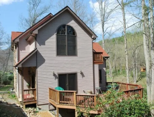 Beautiful Riverside Getaway