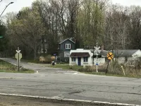 Carrie's Cottage - Charming Duplex Style 3 Bedroom Cottage with Beach Access!