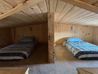 Clean, comfortable cabin. Sleeps 4