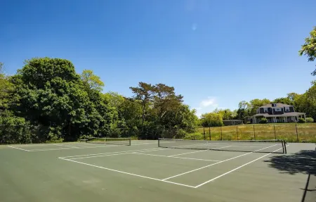 Elegant Bayview Victorian Home; walk to beach