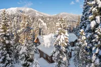 Spacious, private house in Big Sky with mountain views. Hot tub & close to town!