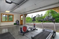 Mtn Sunsets Lodge, Hot Tub, Mtn Views, Fireplaces, River Access, WiFi, Private!