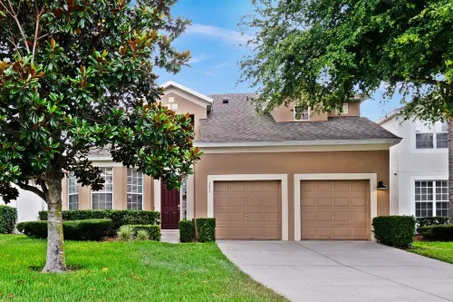 Magical 5 bedroom villa, extended pool deck and movie theatre room near Disney