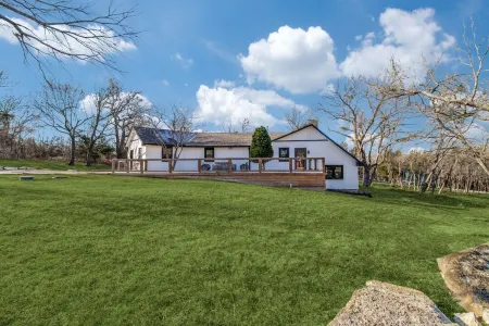 The Barrel House on Lake Texoma