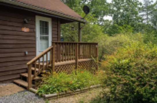 Budget Friendly Getaway - Dogs Welcome!