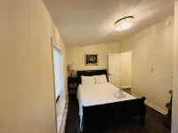 Tranquilla Villa. Bi Level Deck, HOT TUB, fire pit, grill, Movie & Game Rooms!