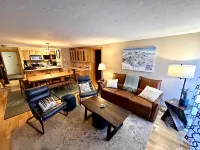 4 BR Mountain Side Condo with Heated Pool and Hot Tub! Sleeps 9
