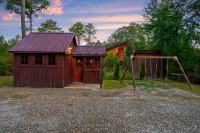 Waterfront On The Mt. Fork River, Fox Island Is Totally Secluded and Private! Hotels in Broken Bow