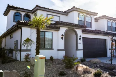 5 Bedroom & 5 Bathrooms Beautiful Washington Home. YEAR ROUND Pool access Hotels near Heritage Park