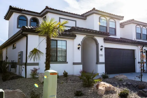 5 Bedroom & 5 Bathrooms Beautiful Washington Home. YEAR ROUND Pool access