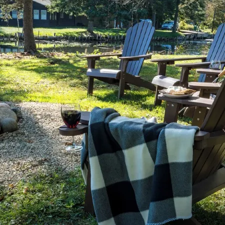 River Pines~Downtown Waterfront Wildlife Watching!Firepit,Snowmobile,2 King Bds