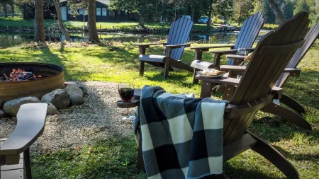 River Pines~Downtown Waterfront w/ Wildlife Watching!Firepit,Snowmobile,Biking