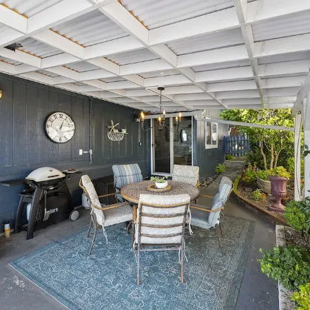 Waterfront-Cozy Cottage on the Water! Best View of Pnw Moody Season. Green Clean