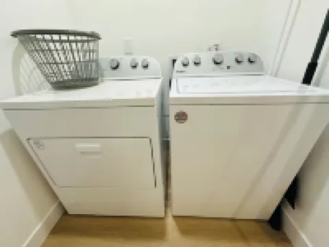 Beautiful Family Friendly Canyon Home with Pool & BBQ, 14 mi to Six Flags