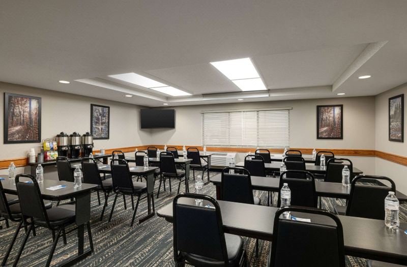 AmericInn by Wyndham Lincoln South photo 3