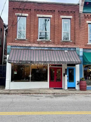 Hidden Station. 2 bedroom pet friendly apartment in the heart of Horse Cave Ky. Hotels in Hart County