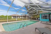 Charming 4-bedroom Pool and Hot Tub home with WiFi in delightful Port Charlotte