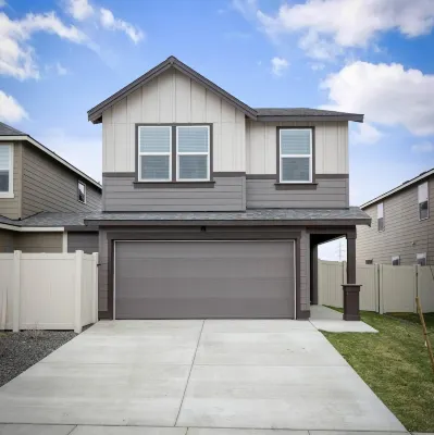 Urban Zen - 4 Bedroom Home - Kennewick
