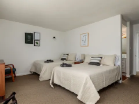 5 minute walk to Pinehurst Resort - Perfect 2BR Condo for buddies golf trip Hotels in Pinehurst