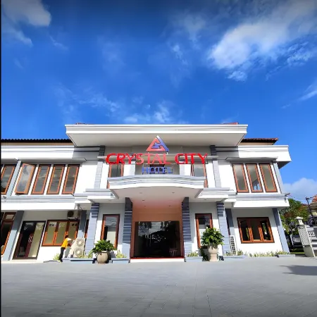Crystal City Hotel