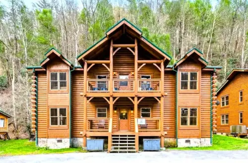 40% Off Fall Dates! Creekside! 8Br~8BA Lodge in PF~HT, Fire Pit, PT & Theater! Hotels in Pigeon Forge