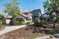 Sunshine 2-bedroom Shorewalk condo near beaches, IMG - Pickleball, Pool Lakeview