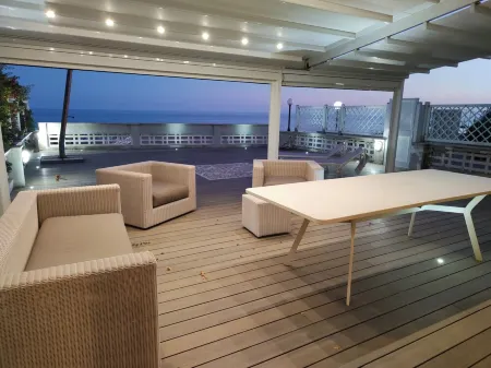 The terrace by the sea Отели в г. Неттуно