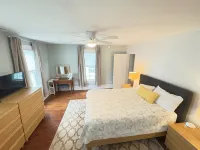 Cozy Cottage - quaint and comfy - 5 blocks to the beach, 1 block to Mason Ave. 北安普敦縣酒店