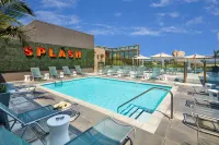 SpringHill Suites at Anaheim Resort/Convention Center - Rooftop Pools