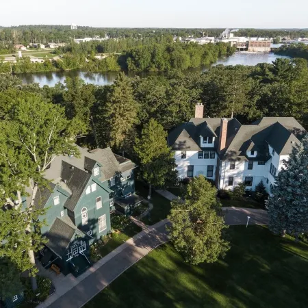 Musser Mansion at Linden Hill Historic Estate Отели в г. Моррисон