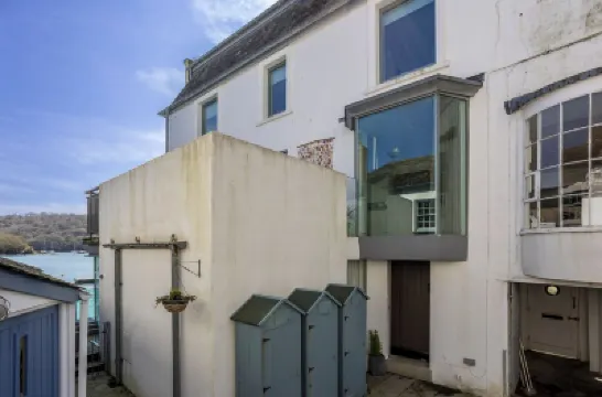 The Glass House, Fowey Luxury, parking & mooring Hôtels à proximité de : Fowey River Gallery