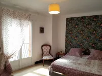 Village house for 5 pers in the historical center of Thuir, + baby bed max 15kg