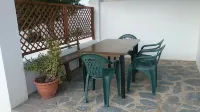 House and garden, quiet area, near the beach