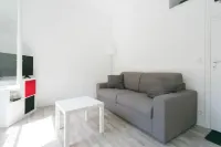 Great cosy studio minutes away from the metro!