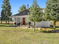 Beautifully remodeled ranch house in the mountains of Rye, CO