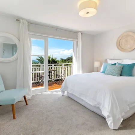 Eight on Church Waiheke Accommodation Отели рядом с достопримечательностью «Автобус Explorer Island Waiheke»