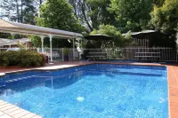 Barrass's John Bright Motor Inn