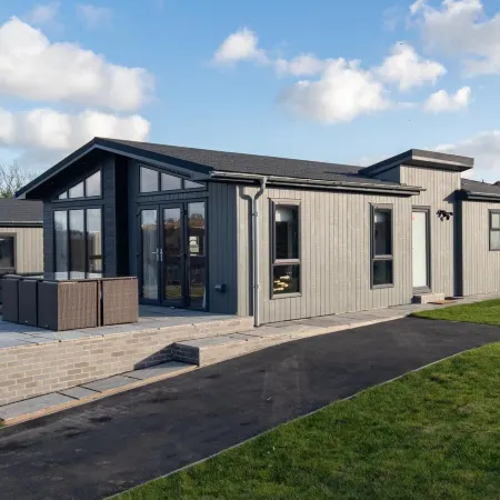 Hiraeth - Luxury Lodge with Hot Tub Close to Beach