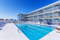 Crusader Oceanfront Resort - Beach