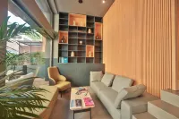 Boutique Hotel Shell Hotels in Бечичі