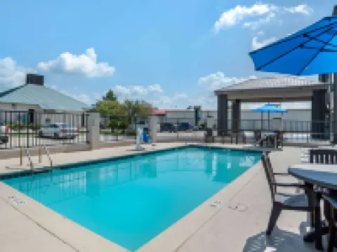 Quality Suites Baton Rouge East - Denham Springs Hotels in East Baton Rouge Parish