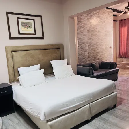 Highlands Lodges & Apartments Отели в г. Хараре