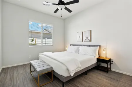 Breezy Modern House in Casa Grande with Pool,BBQ