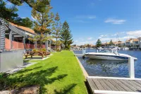 Mariners Cove Waterfront Motel and Apartments Hotels in Paynesville