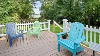 Cozy Colchester Cabin Near Lake by RedAwning - parking