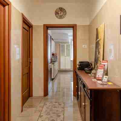 4 Bed Apt Sleeps 8 -Ensuite Bathrooms - Tv & WiFi Dining/Meeting Rooms