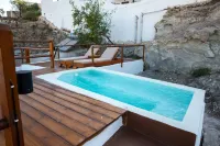 Santorini Luxury Suite w  Rooftop HotTub   SeaView