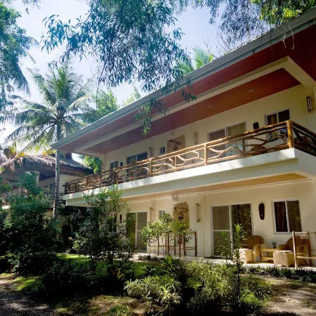 Mike's Dauin Dive Resort